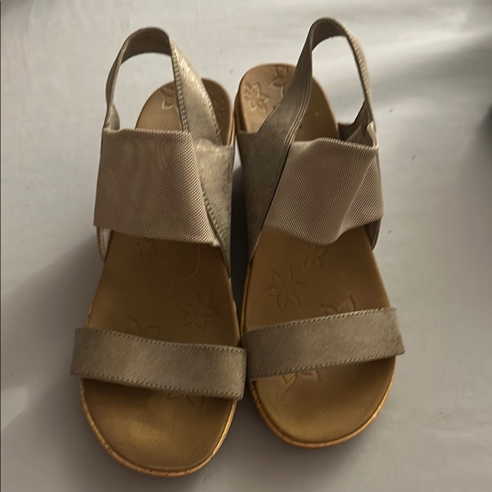 Skechers Tan and Cream Women's Sandals